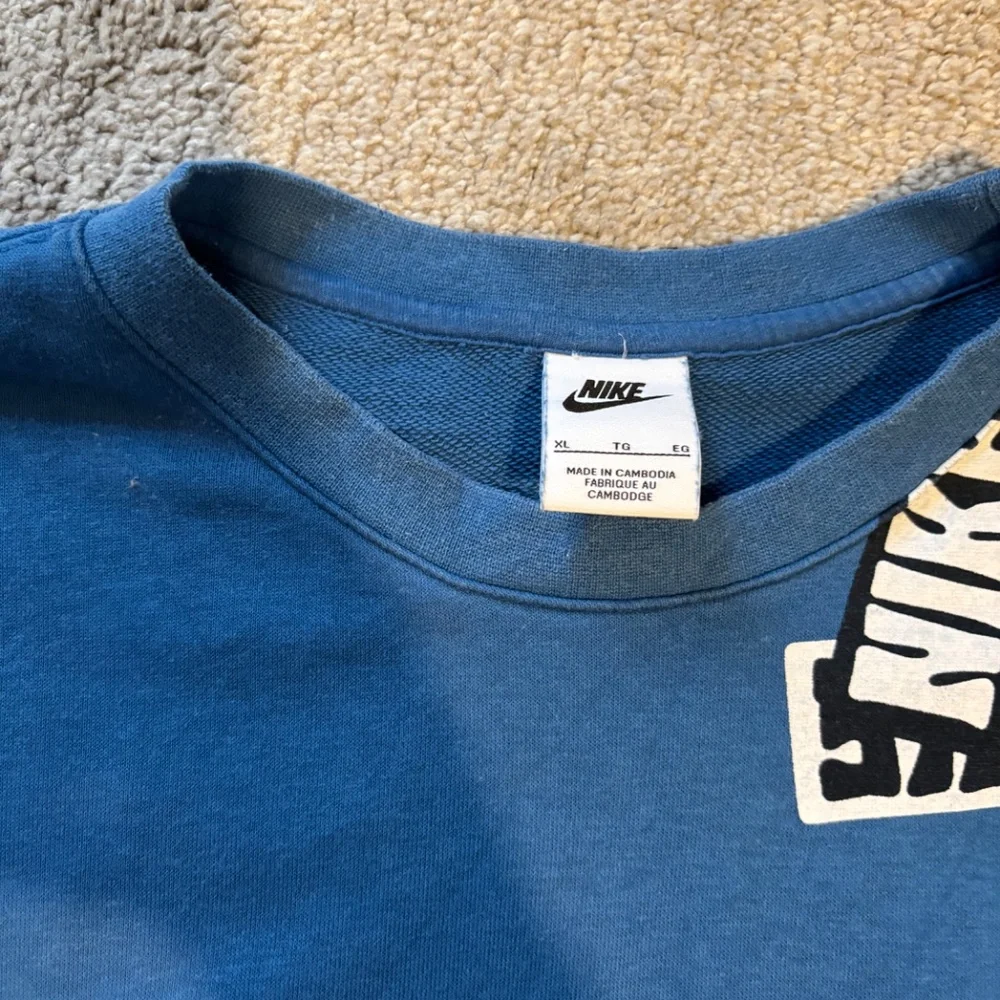 Nike Sweatshirt - Picture 2 of 2